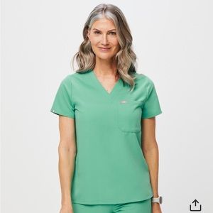 Figs scrubs set: surgical green, size SMALL